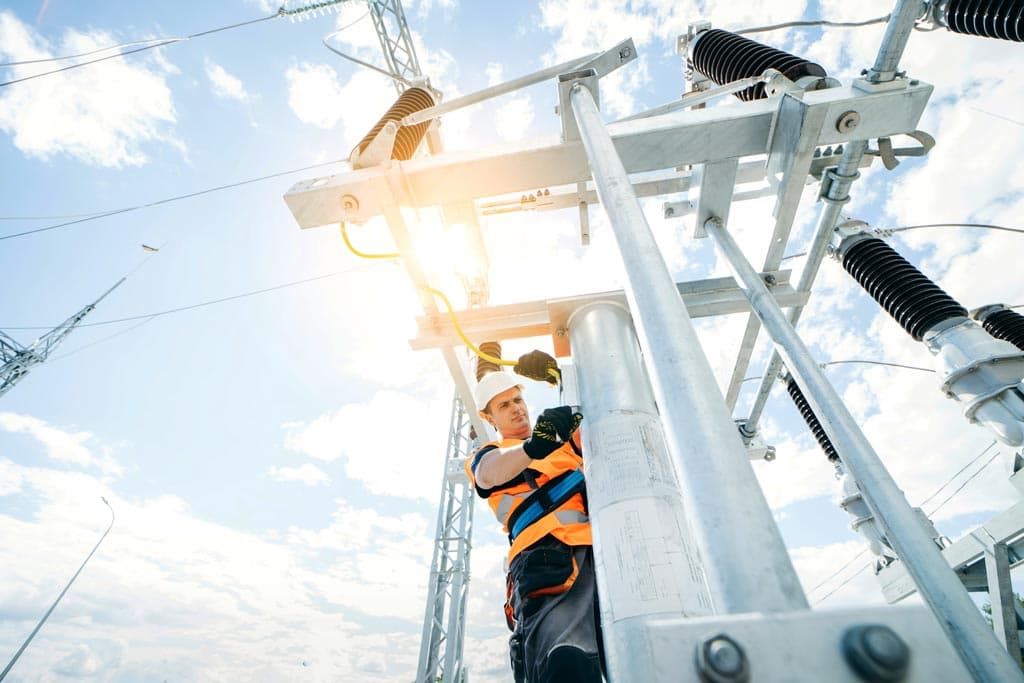 ¿Qué son los ensayos eléctricos y cuál es su finalidad?